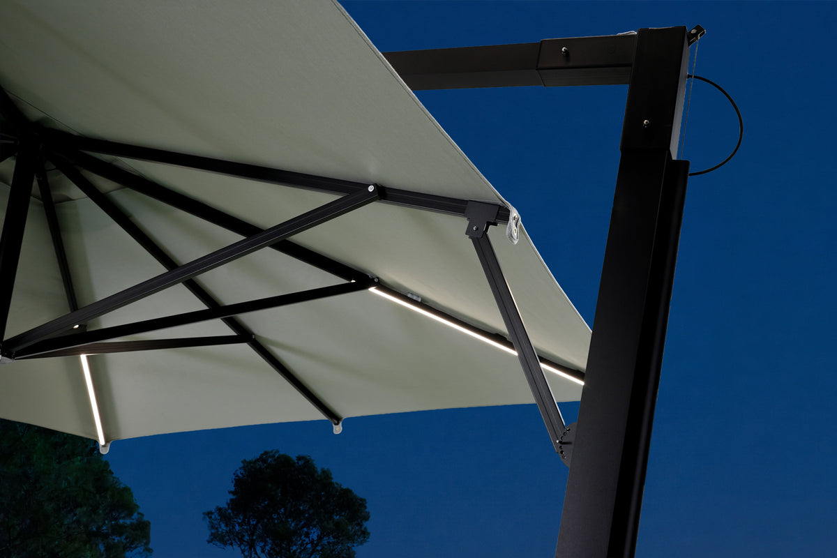 Kit LED installé sur un parasol à mât déporté