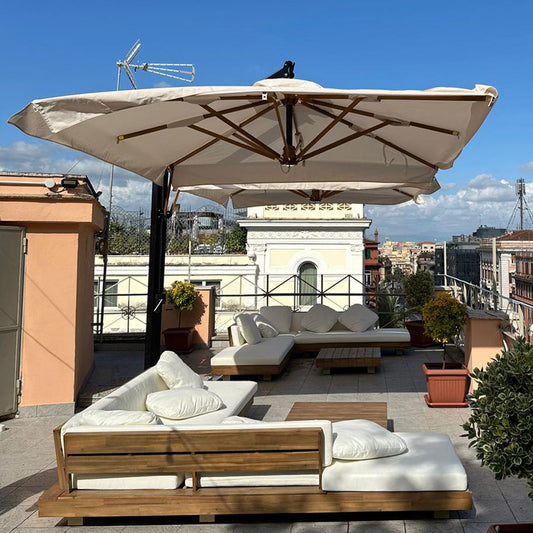 Parasol multi-bras en fer galvanisé New York pour grande terrasse